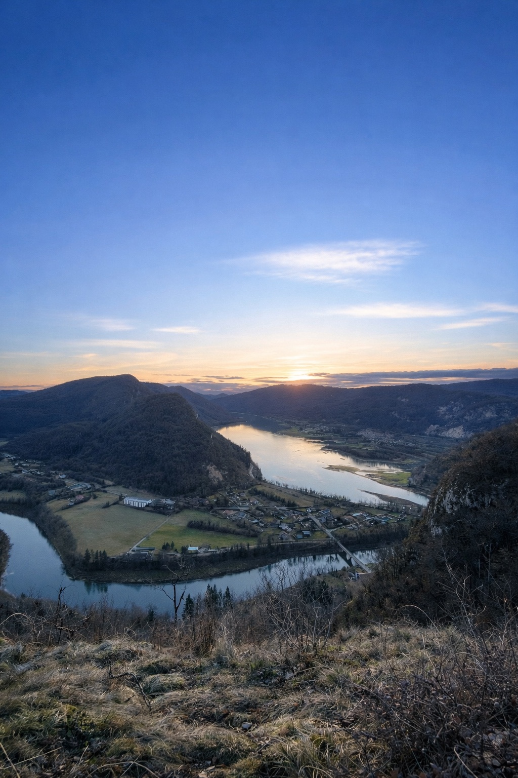 Lac au coucher de soleil
